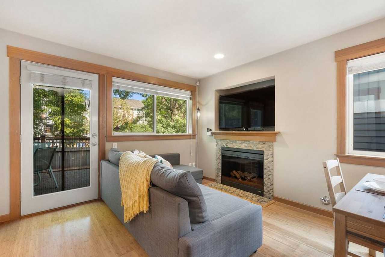 2025 S Main St #1231209P - Photo 5 of 39