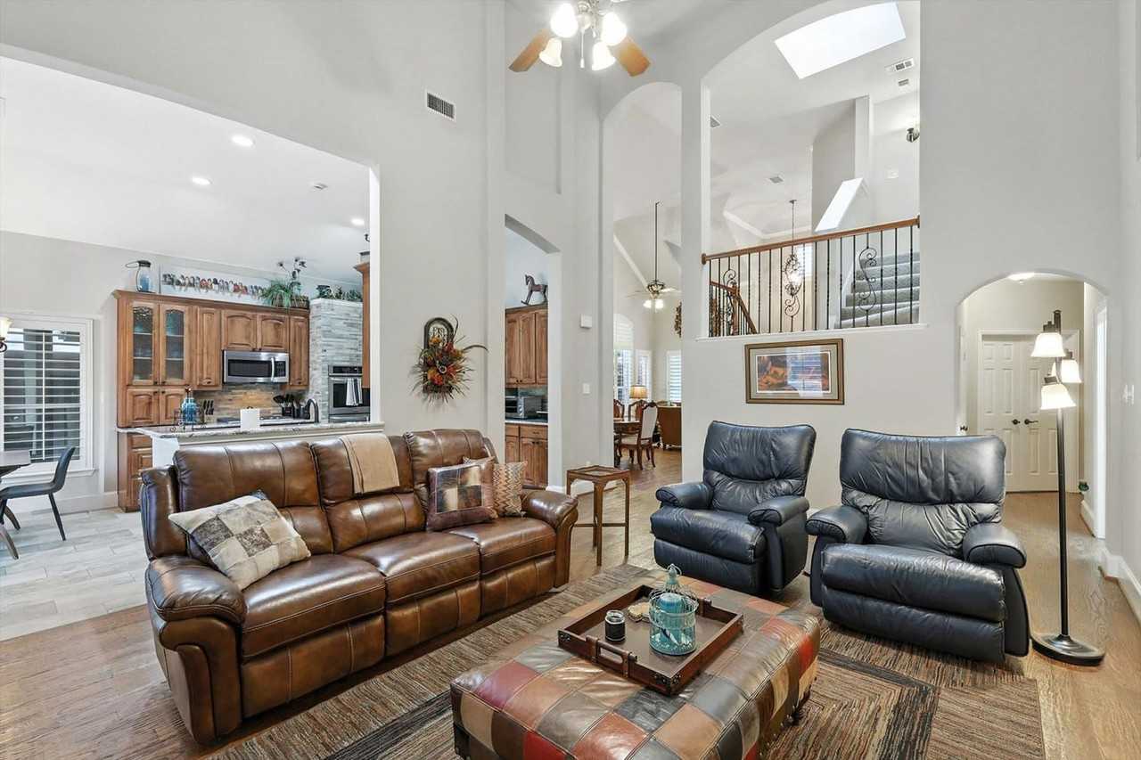 2303 Chapelwood Dr #1251292P - Photo 3 of 49