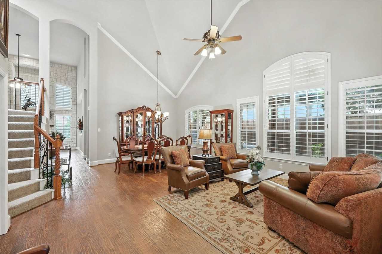 2303 Chapelwood Dr #1251292P - Photo 5 of 49