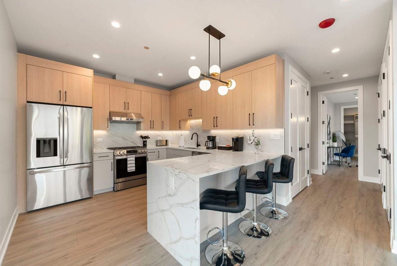 2344 W Polk St #1253891P - Photo 3 of 29