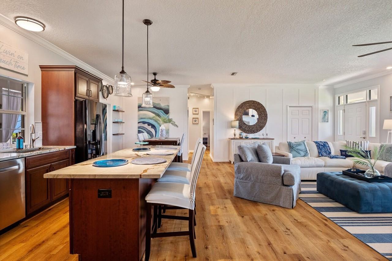 4 Susan Pl #1261606P - Photo 3 of 50