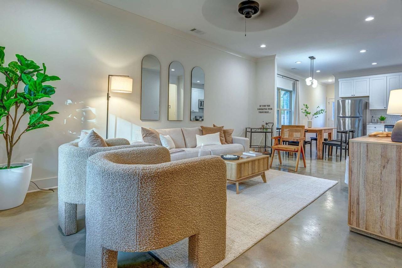 668 Hawthorne St #1262271P - Photo 3 of 24