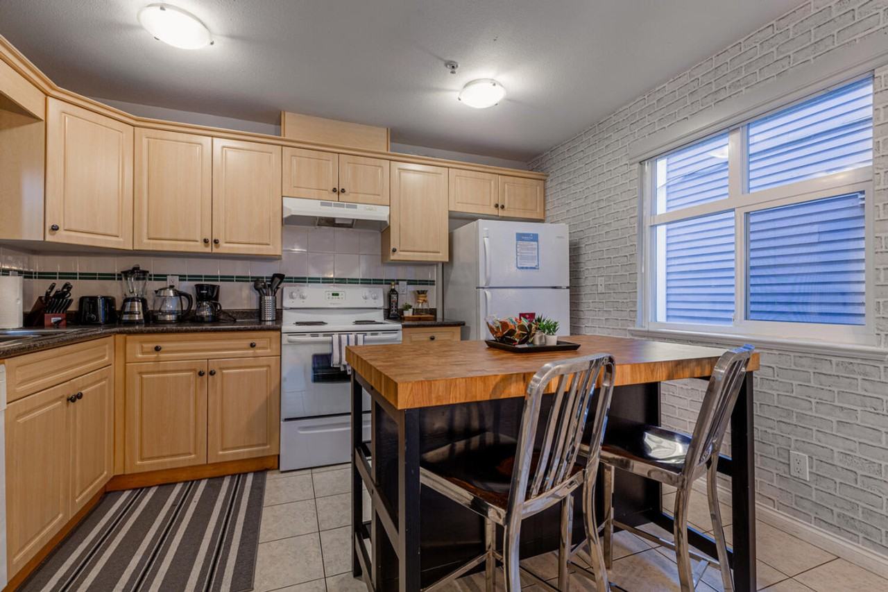 686 East Cordova St #1263547P - Photo 6 of 30