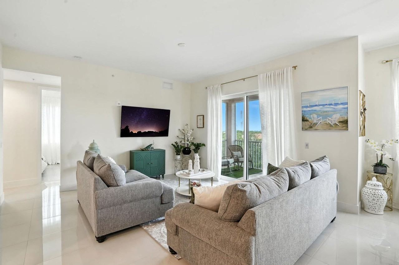 15773 Beachcomber Ave #1264830P - Photo 3 of 40