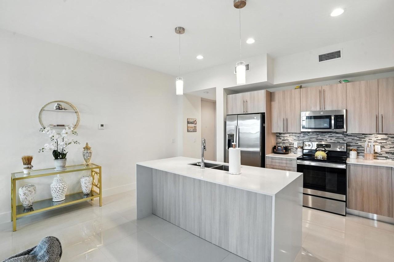 15773 Beachcomber Ave #1264830P - Photo 7 of 40