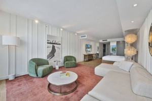 featured image of 2201 Collins Ave