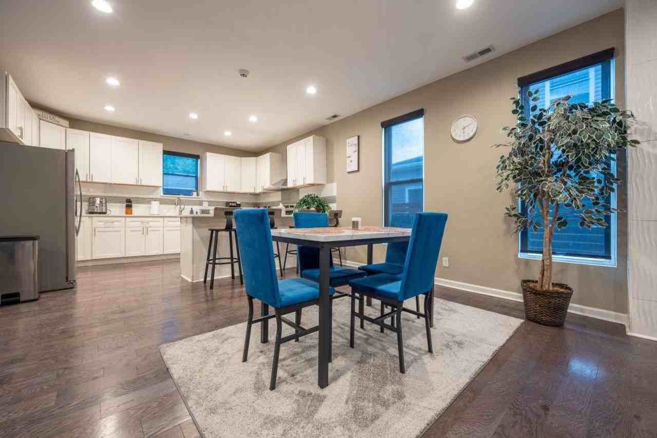 405 N State Ave #1266063P - Photo 3 of 29