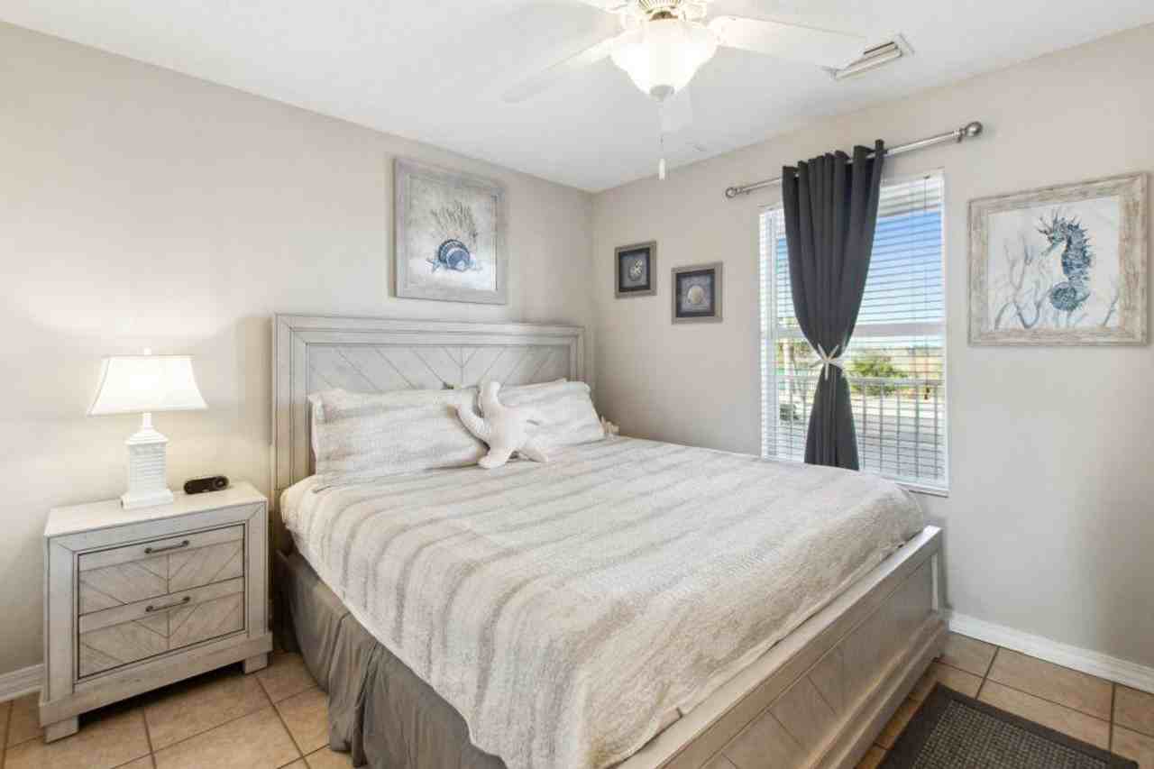 572 E Beach Blvd #1266403P - Photo 7 of 25