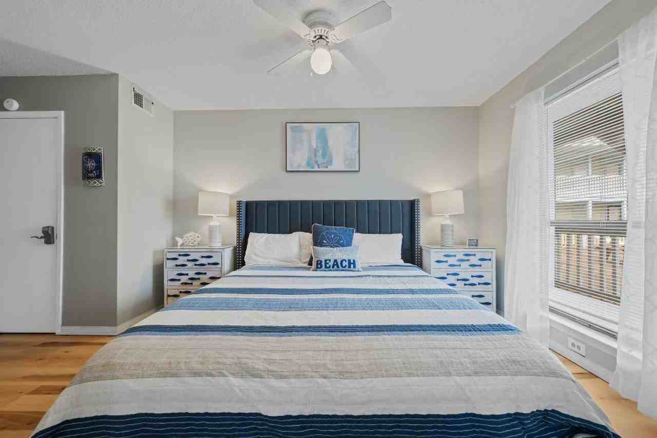 920 W Lagoon Ave #1266607P - Photo 2 of 26