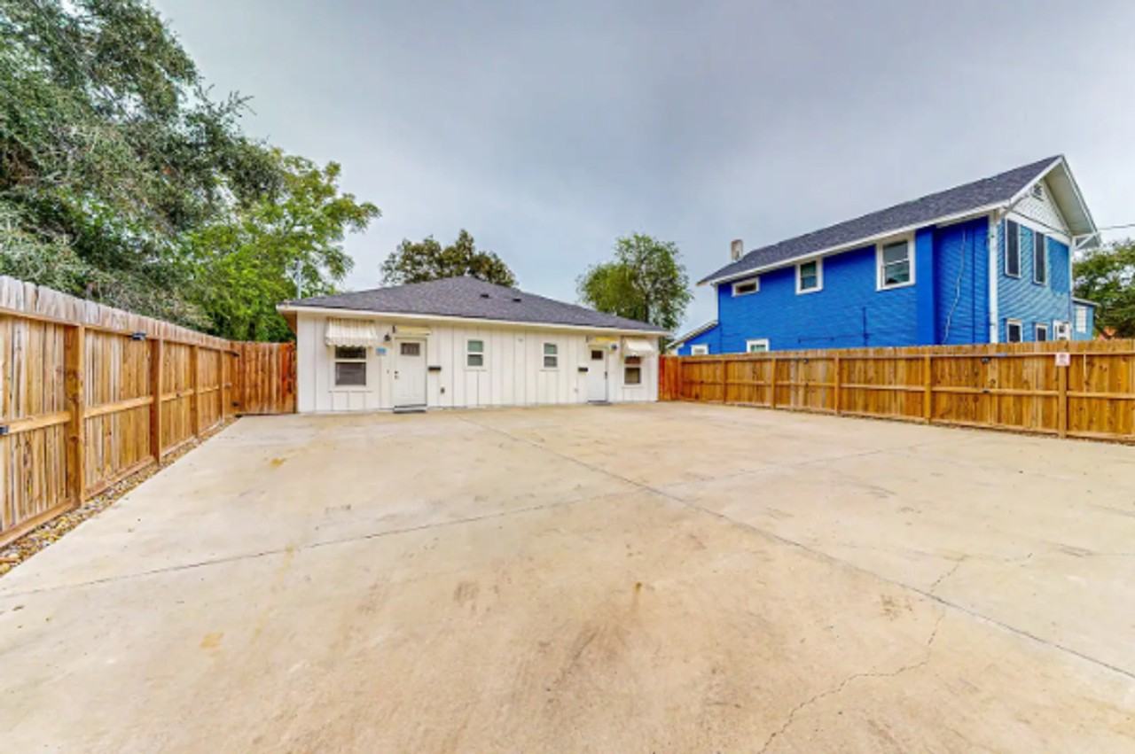 702 5th St #1268425P - Photo 5 of 21