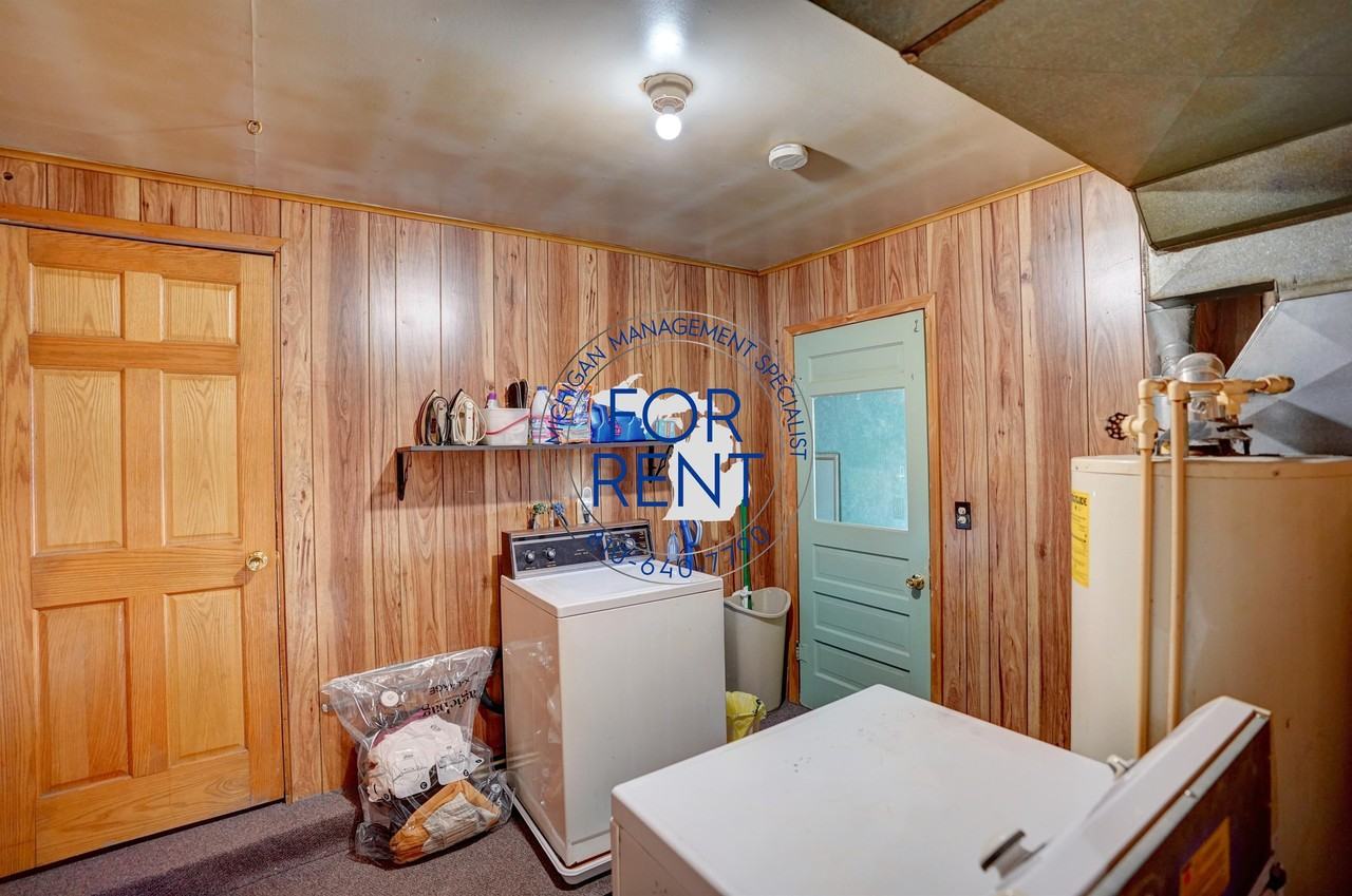 1327 E Hurd Rd - Photo 3 of 24