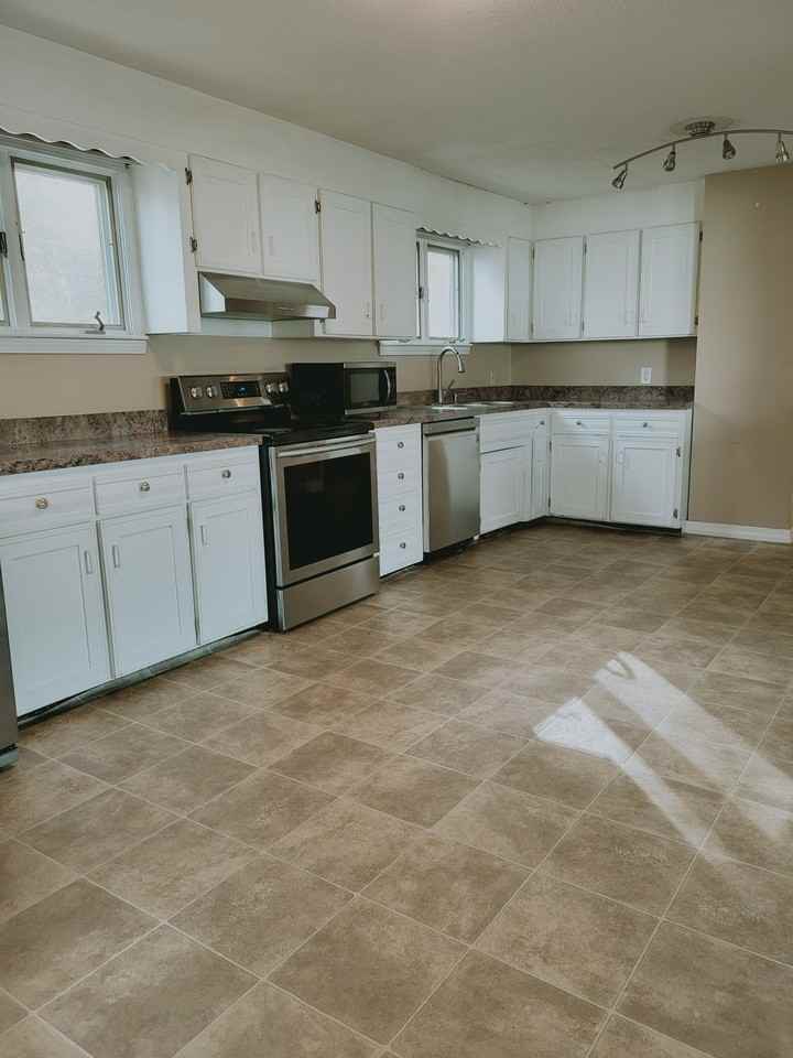 141 Greenwood Ct - Photo 4 of 16