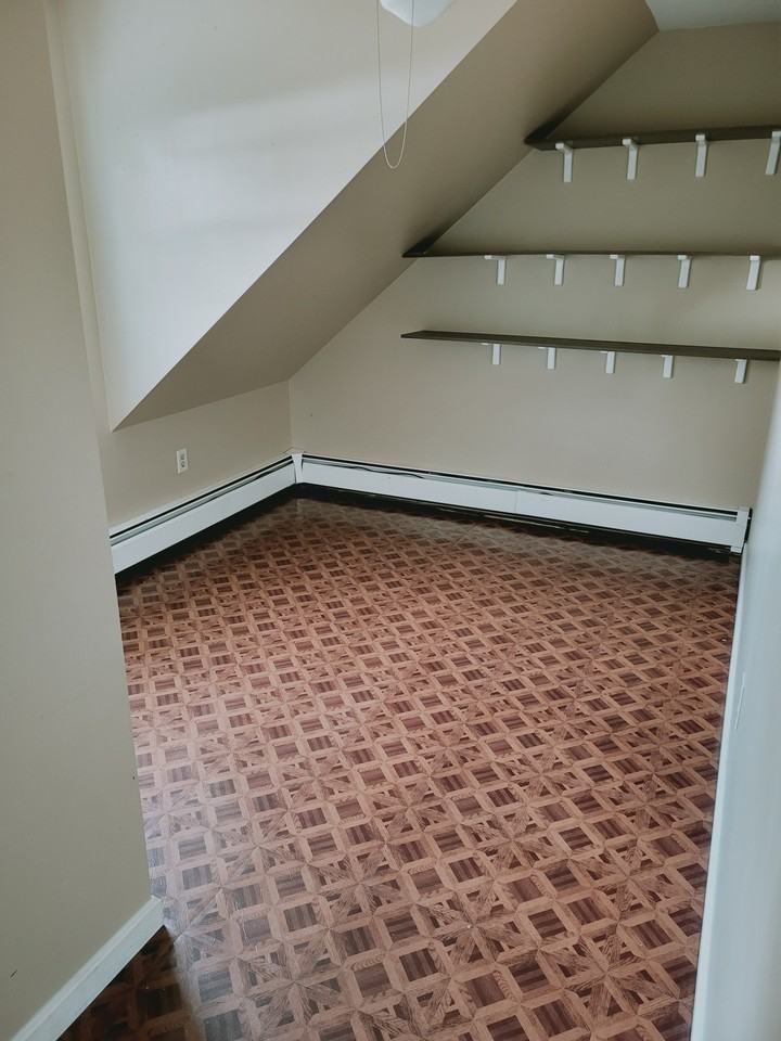 141 Greenwood Ct - Photo 3 of 16