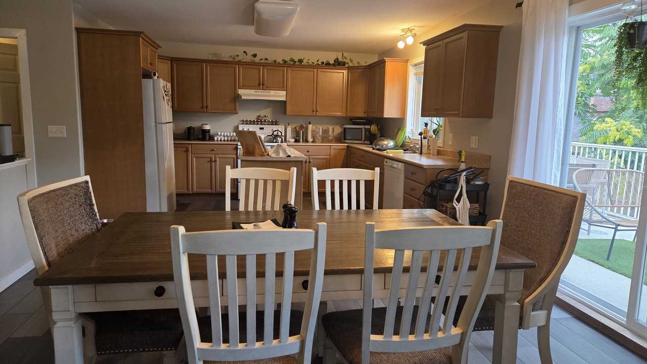 1173 Centennial Crescent Upper - Photo 3 of 11