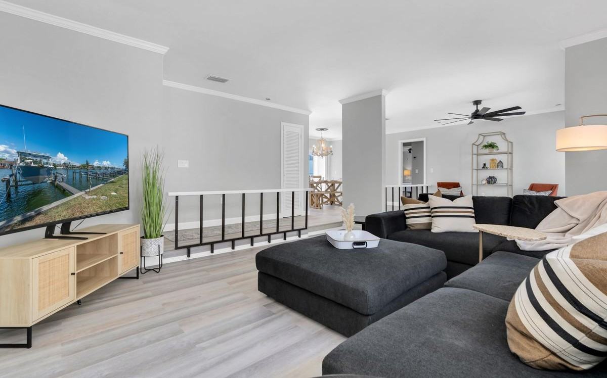 311 Island Way ##204 - Photo 5 of 50