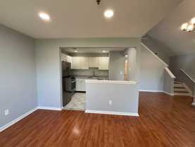 218 Cambridge Ct - Photo 1 of 1