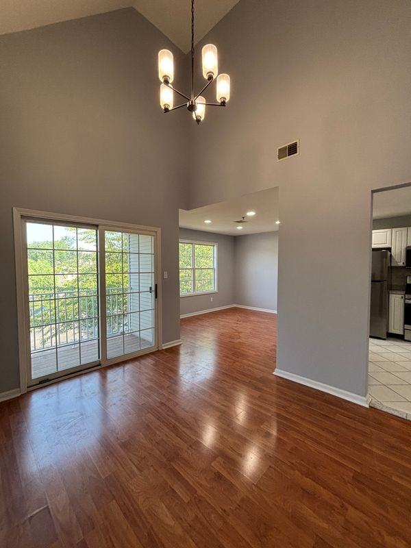 218 Cambridge Ct - Photo 3 of 5