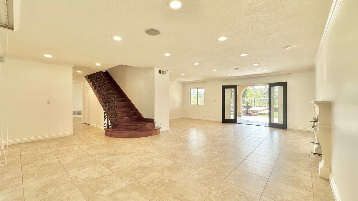 5433 Beeler Ave - Photo 3 of 3