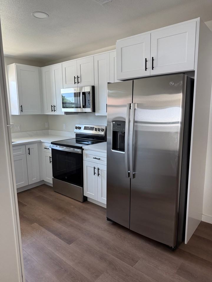 2402 Lindblad Ct #4 - Photo 3 of 7