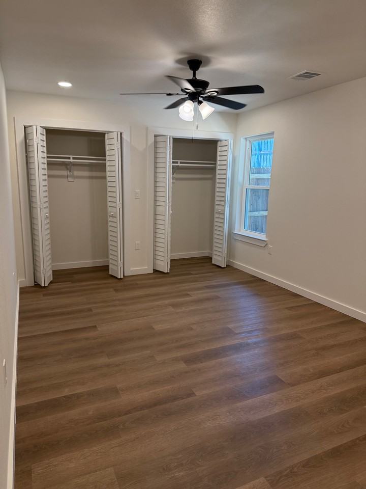 2402 Lindblad Ct #4 - Photo 5 of 7