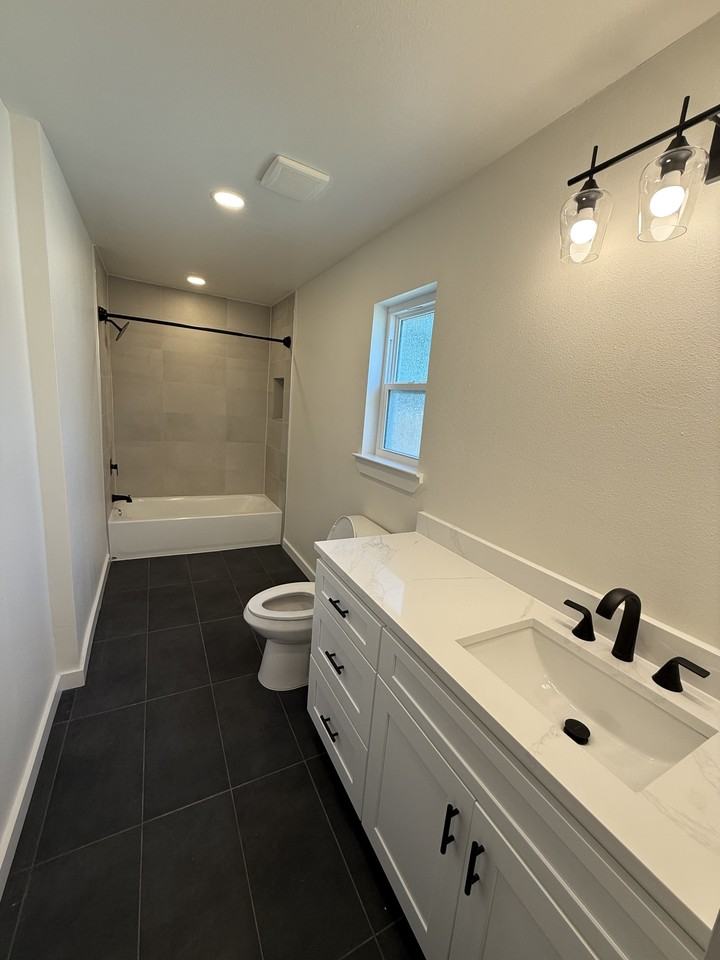 2402 Lindblad Ct #4 - Photo 6 of 7