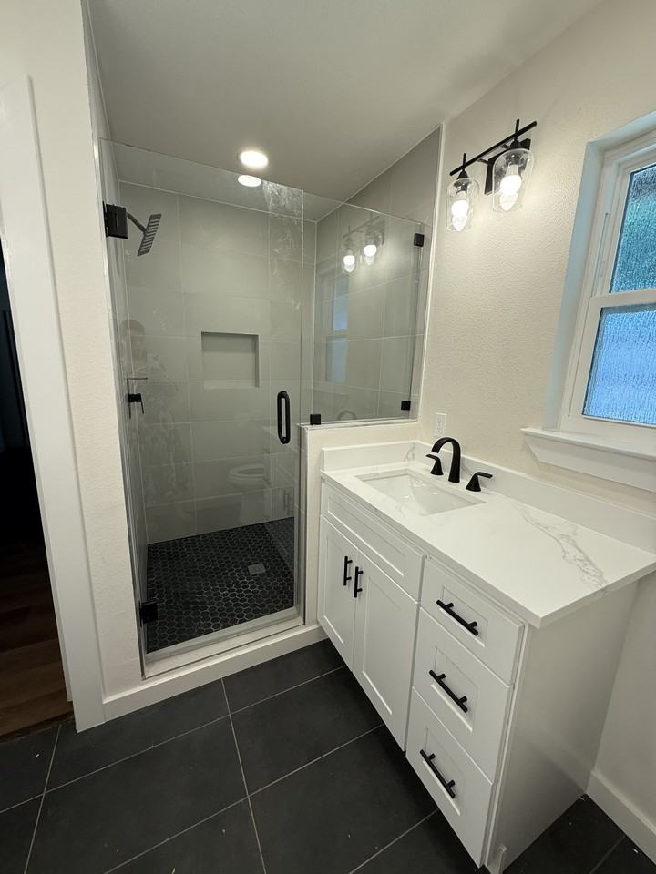 2402 Lindblad Ct #4 - Photo 4 of 7