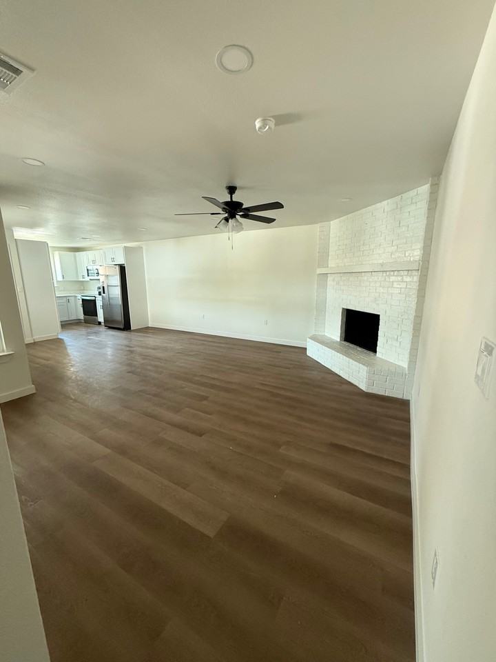 2402 Lindblad Ct #4 - Photo 2 of 7