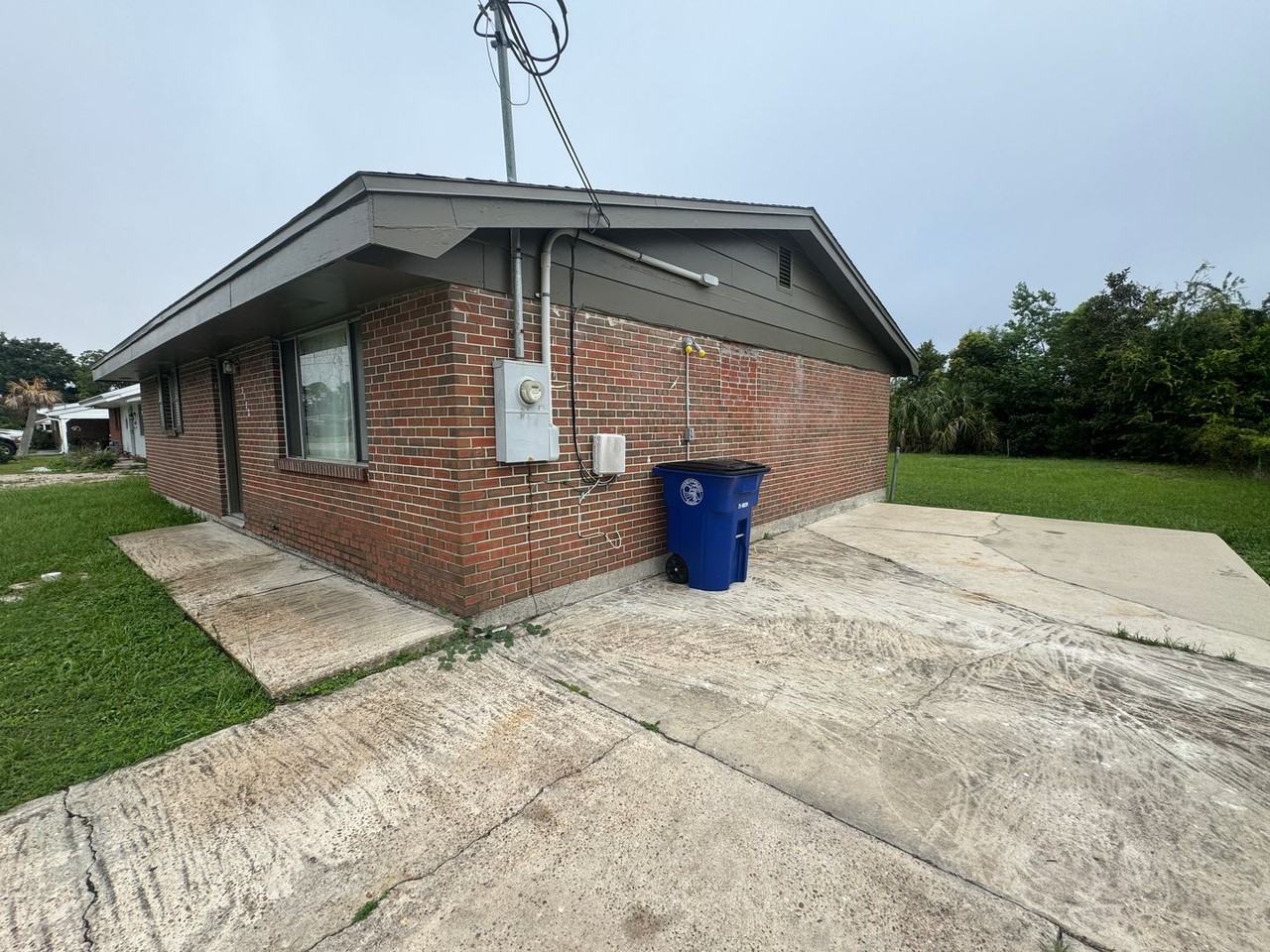 3122 W 21st Ct - Photo 2 of 19