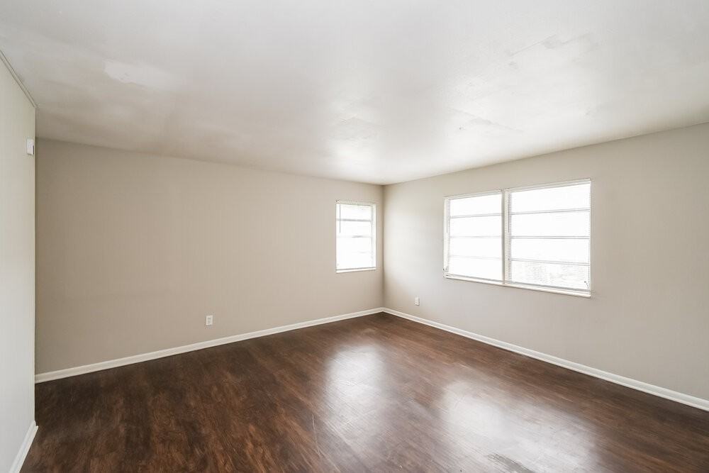 4626 Castleton Dr - Photo 3 of 16