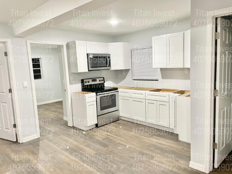 330 1/2 S 2nd St - Photo 3 of 7