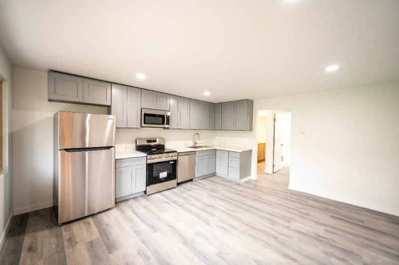 1451 E Republican St #4 - Photo 2 of 5