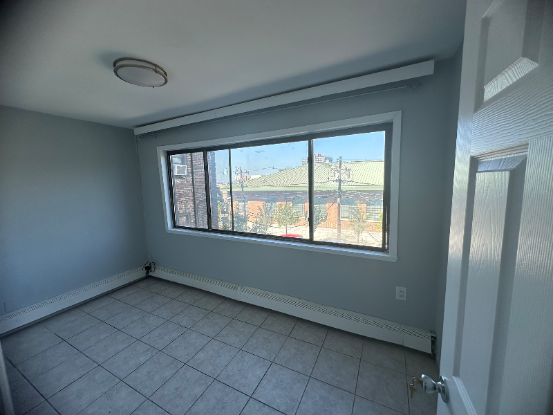 719 18th St - Photo 6 of 14