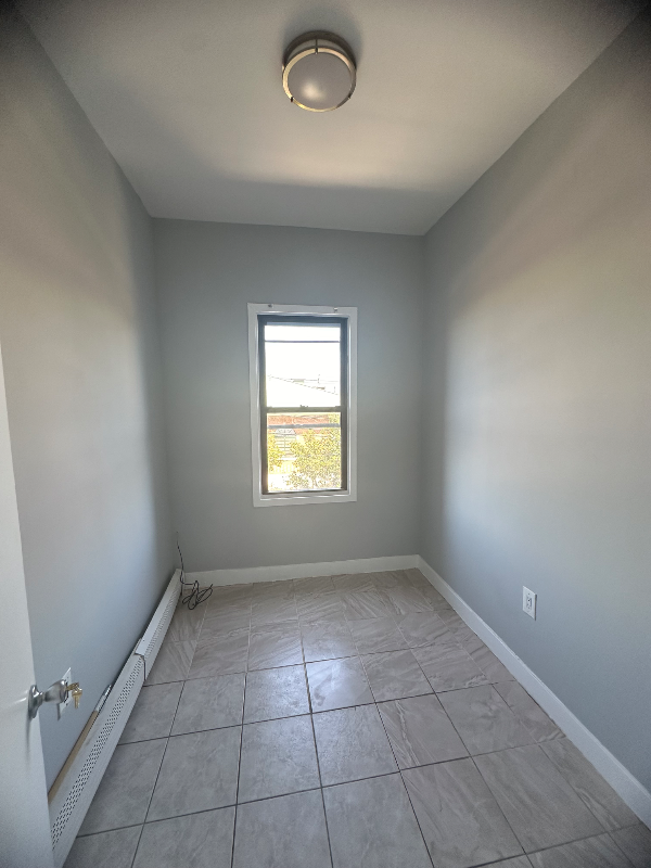 719 18th St - Photo 7 of 14