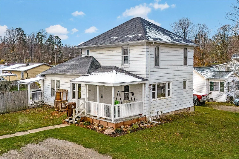 604 E Hubble St - Photo 2 of 18