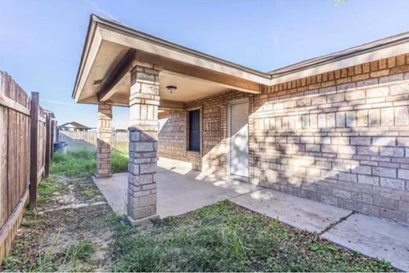 3904 Los Presidentes Ave - Photo 2 of 14