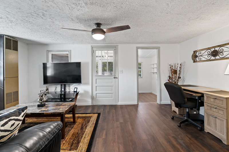 40 Collins Village Cir - Photo 2 of 19