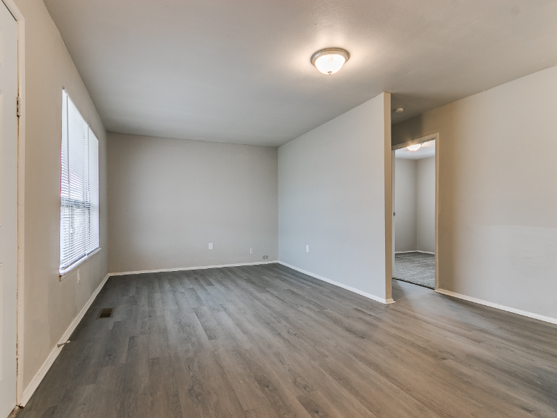 912 Nw 24th St - Photo 3 of 17