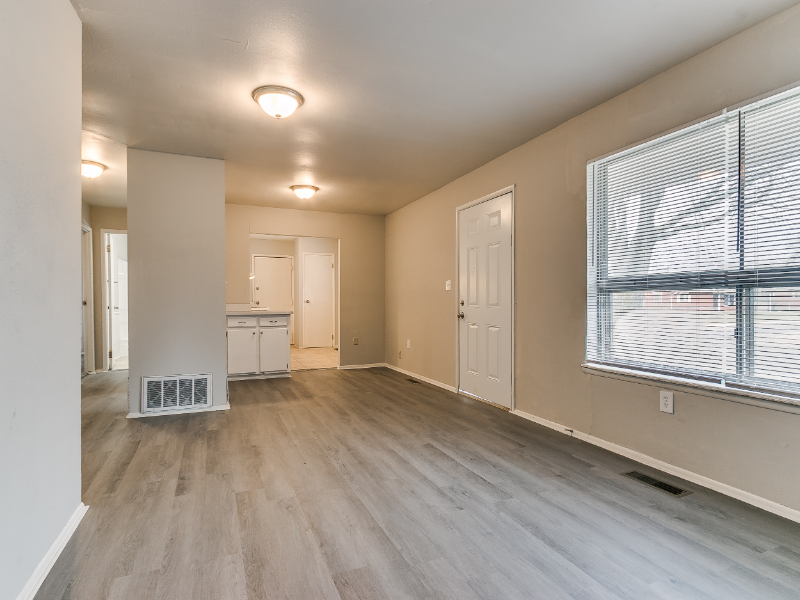 912 Nw 24th St - Photo 4 of 17