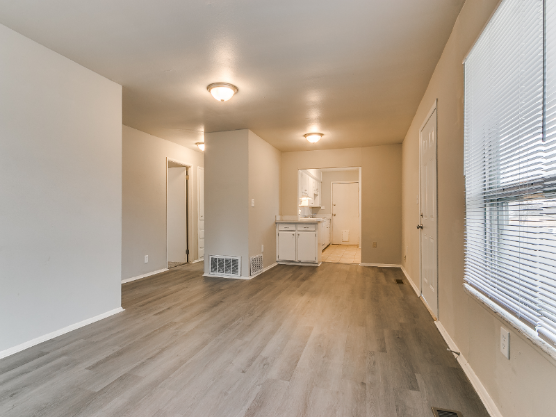 912 Nw 24th St - Photo 5 of 17