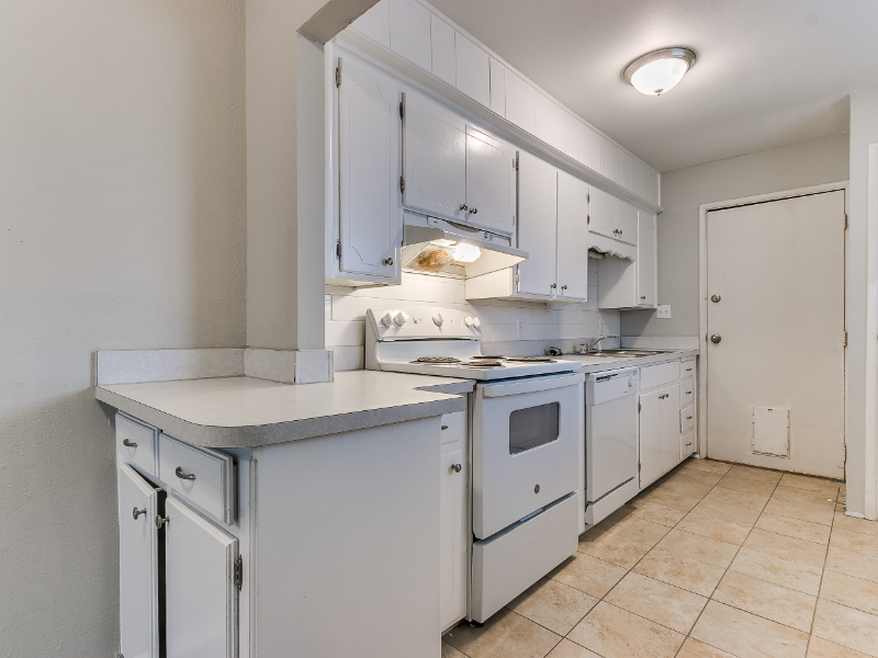 912 Nw 24th St - Photo 6 of 17