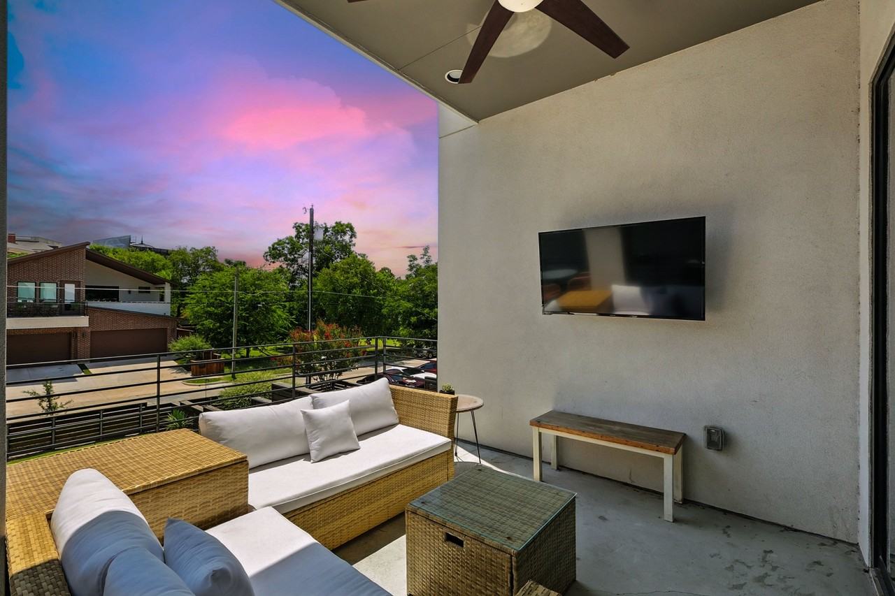 2421 Throckmorton St #2421 - Photo 3 of 46