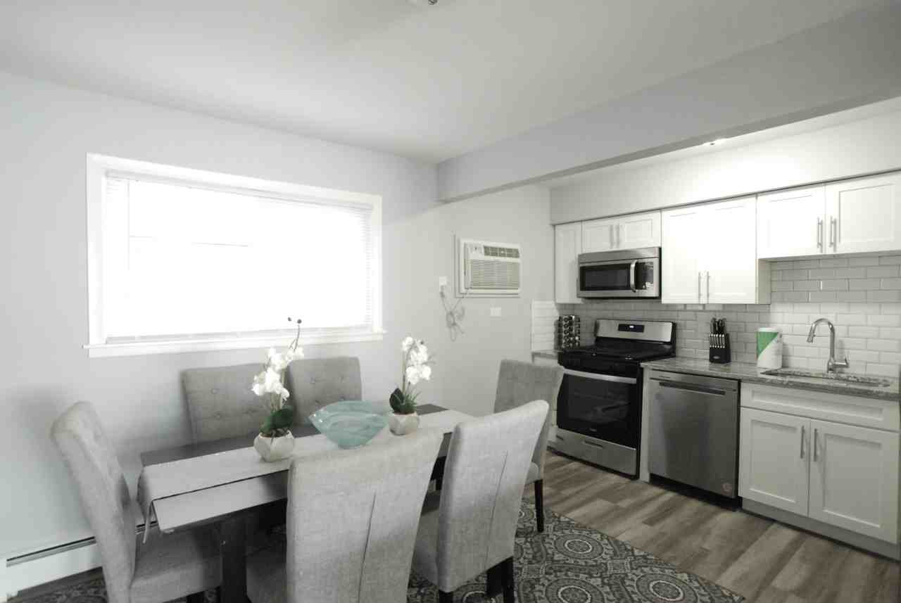 2246 S 17th Ave #1W - Photo 3 of 8