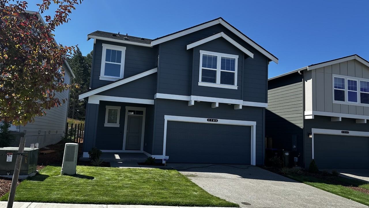 2209 Trailside Dr Ne #NA - Photo 2 of 12