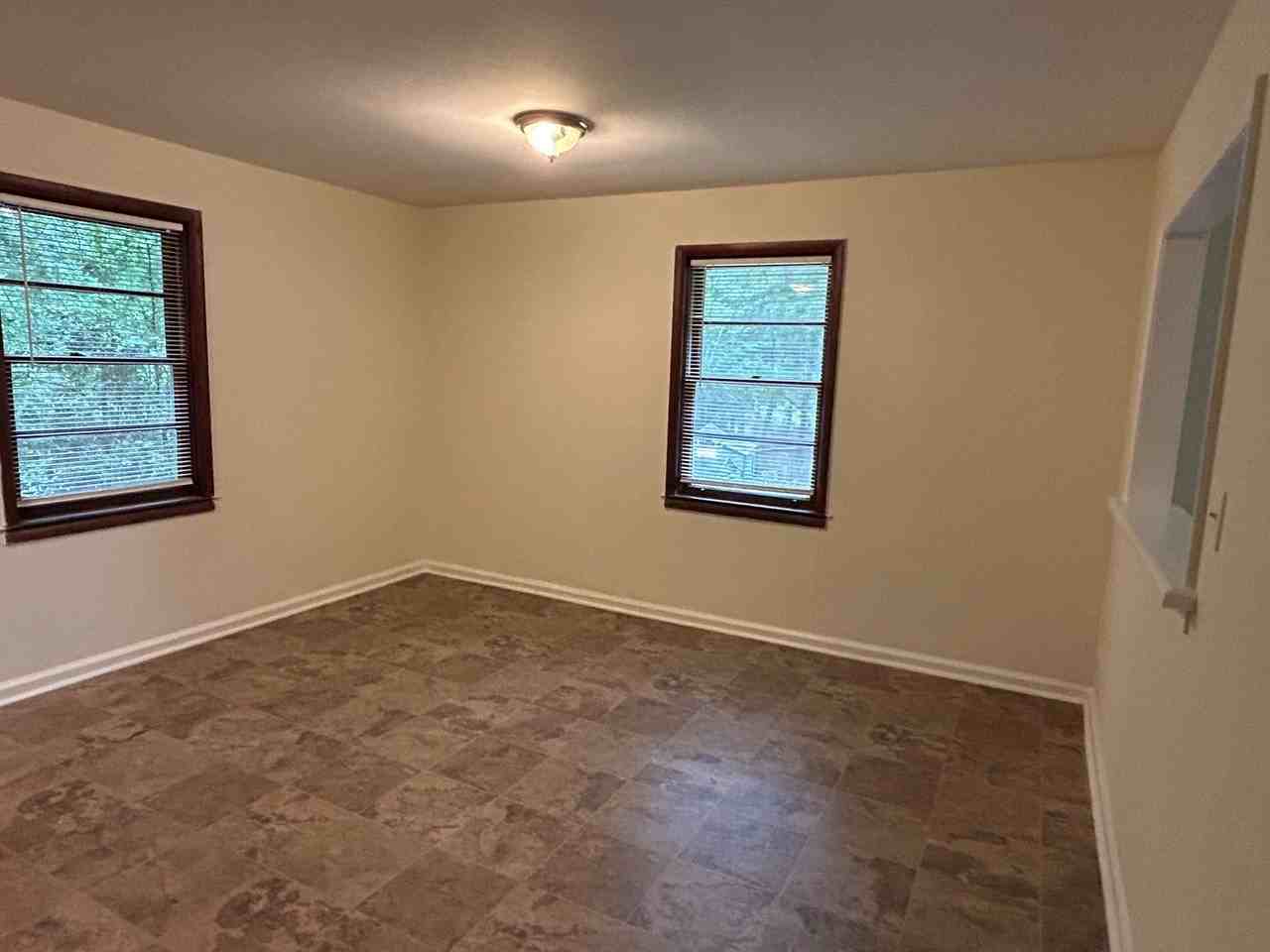 1717 Belcher Cir - Photo 4 of 10