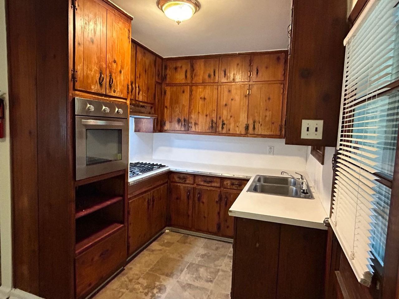 1717 Belcher Cir - Photo 5 of 10