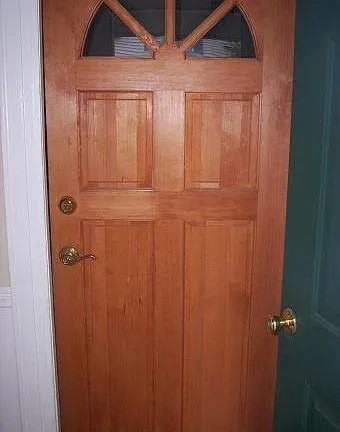 1085 Middlesex St - Photo 3 of 5