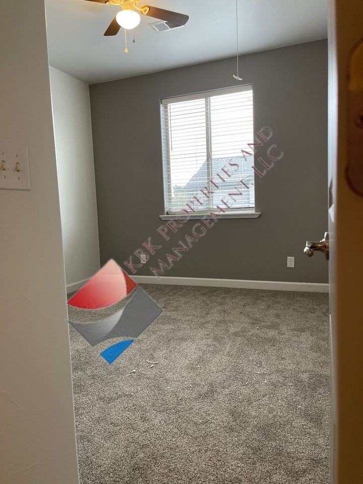 1703 Ross Ave - Photo 6 of 20