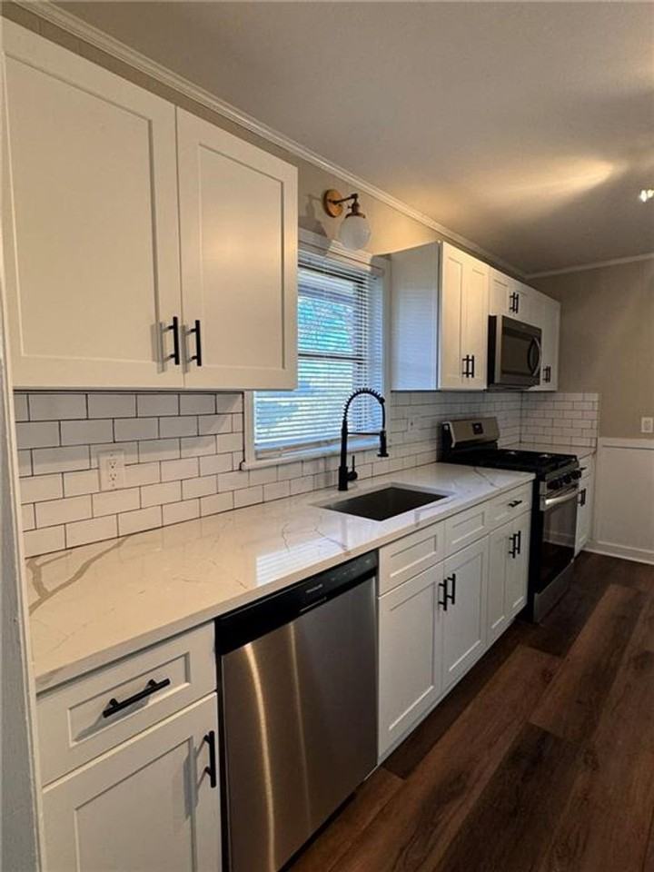 3035 Shirley Drive - Photo 4 of 26