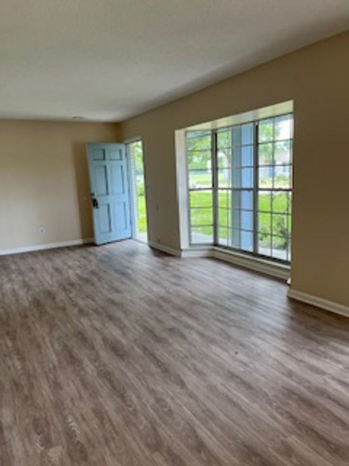 7106 Northbridge Blvd - Photo 3 of 13