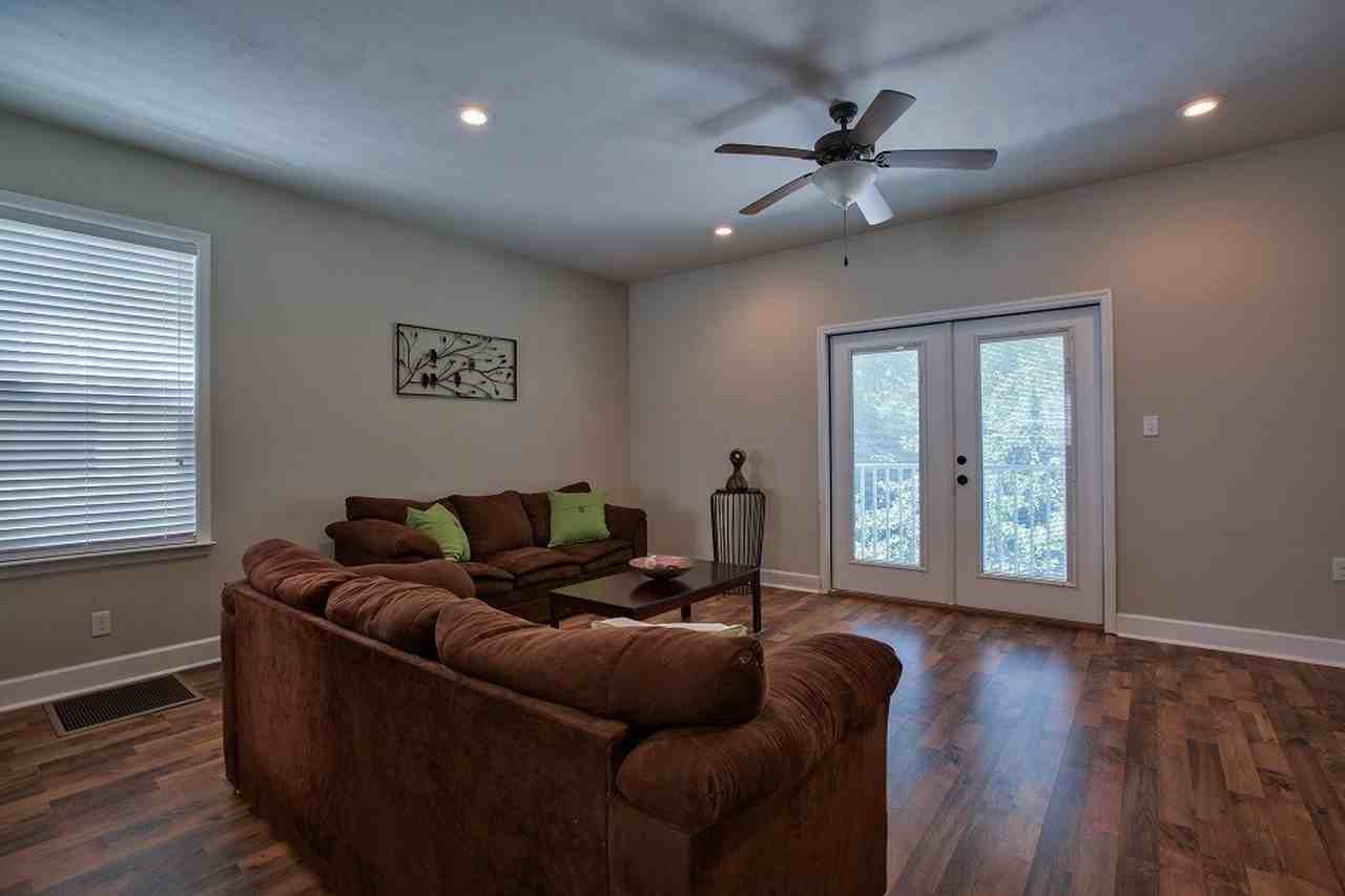 1864 1864 West-1862 Bellevue Way - Photo 4 of 9